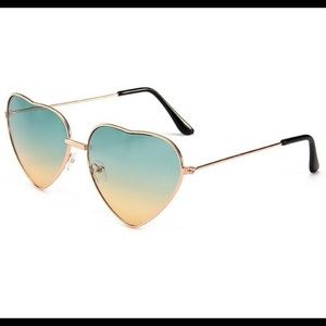 Divas LiMiTED Heart Shaped Wire Frame Sunglasses